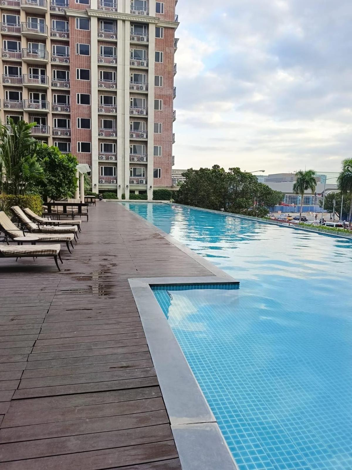 Pool View Staycation Paranaque Pasay Маніла Екстер'єр фото