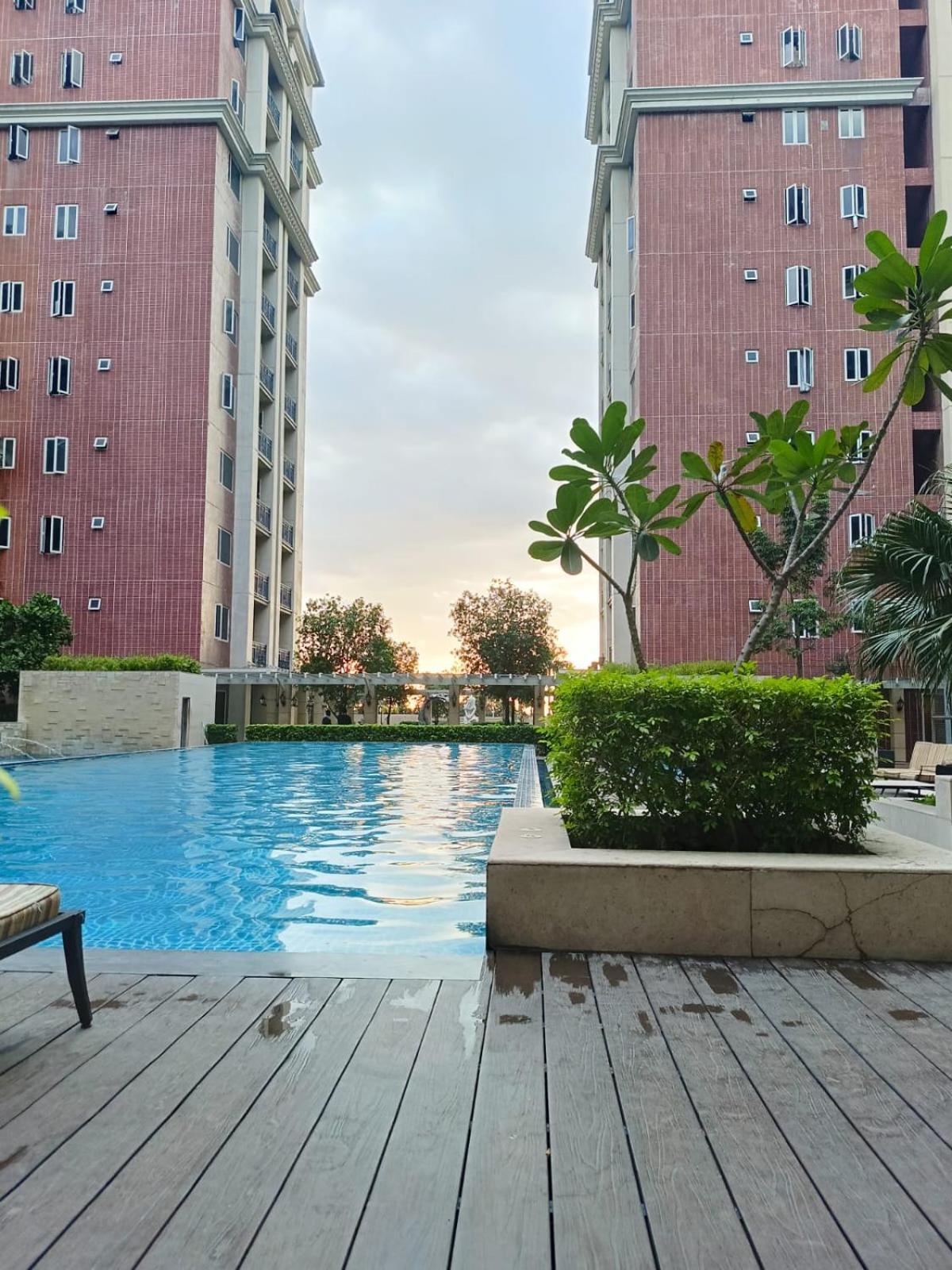 Pool View Staycation Paranaque Pasay Маніла Екстер'єр фото